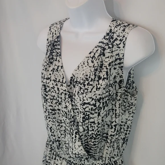 White House Black Market Romper - Picture 3 of 8